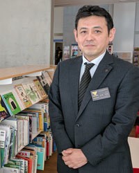 図書館長の写真